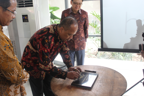 Menristek-DIKTI Meresmikan Indonesian Honey Research Institute